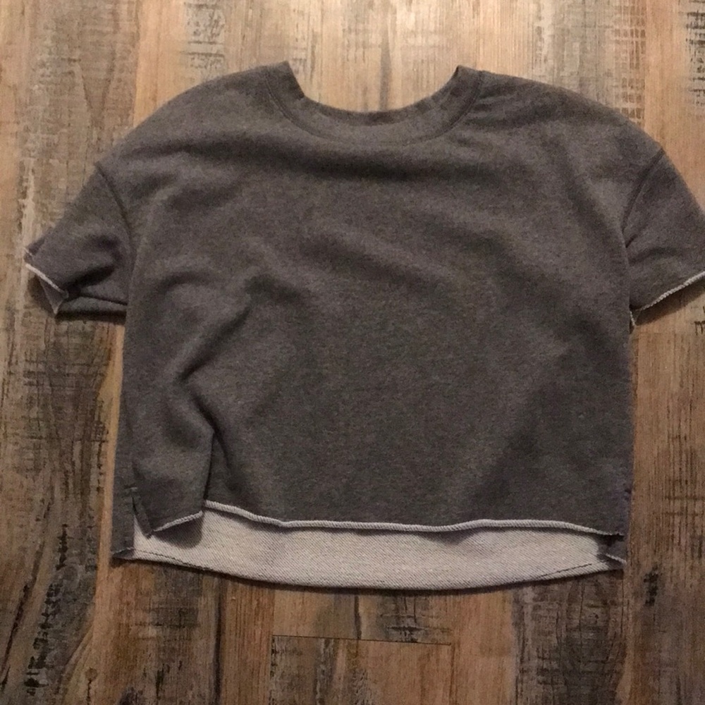 Secret treasures MEDIUM cropped shirt